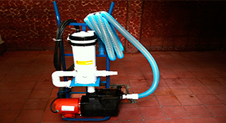 Equipo de limpieza portátil para aspirar albercas y/o fuentes.